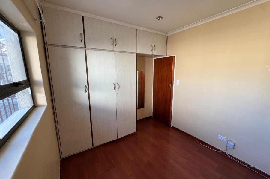 To Let 4 Bedroom Property for Rent in Goodwood Estate Western Cape